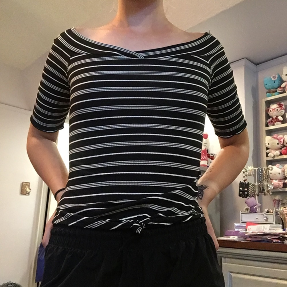 Striped elbow sleeve shirt